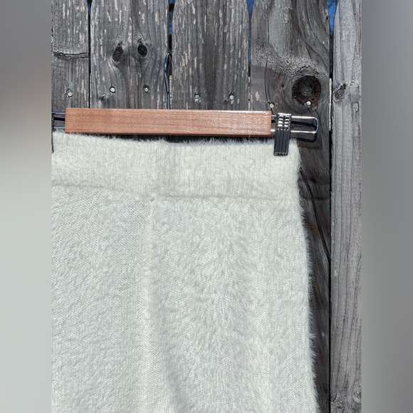 Missguided Soft White High Waist Shorts - Picture 4 of 10